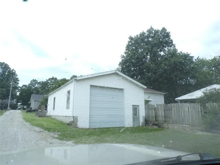 107 Kansas Avenue, Hiawatha, KS 66434 - #3