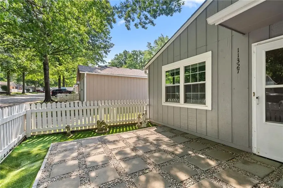 11327 W 77th Terrace, Shawnee, KS 66214 - #3