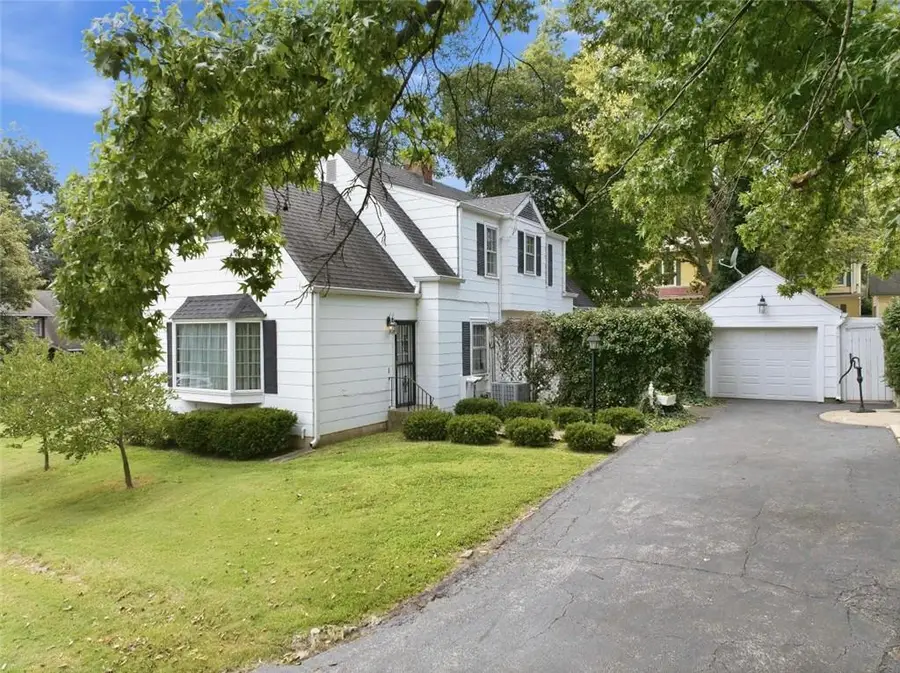 1204 E Walnut Street, Harrisonville, MO 64701 - #2