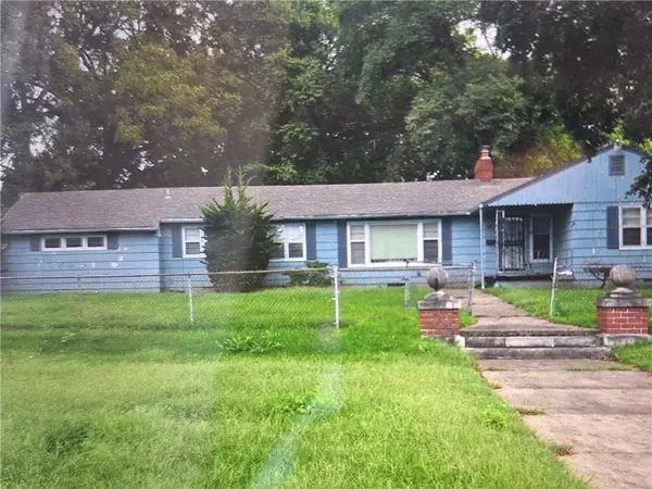 5801 Blue Hills Road S, Kansas City, MO 64110
