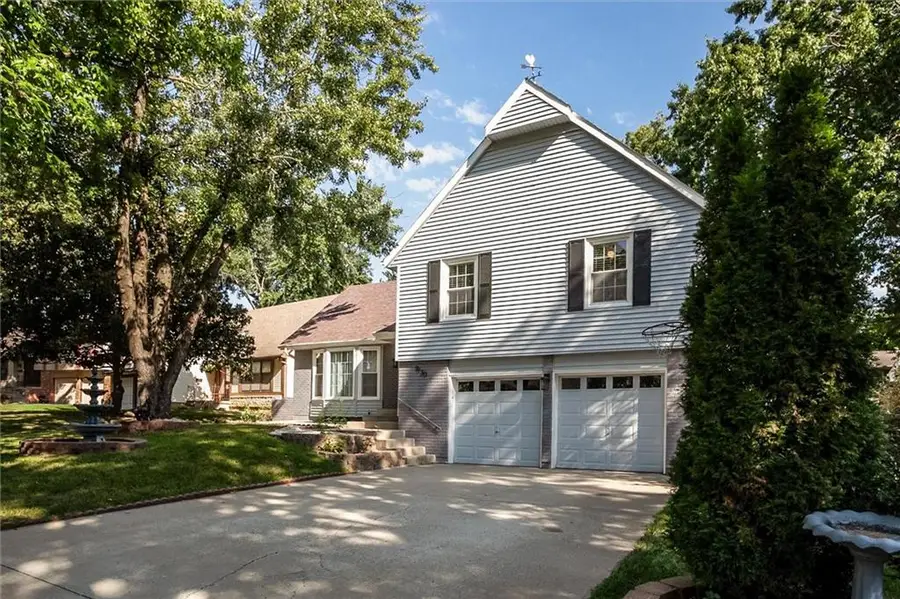 9130 W 92nd Terrace, Overland Park, KS 66212 - #2
