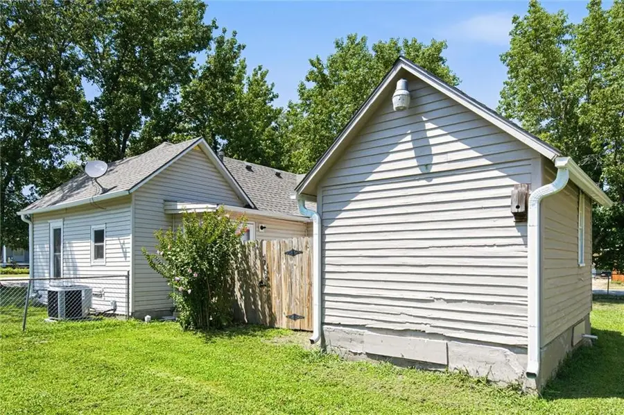 201 Spruce Street, Garden City, MO 64747 - #2