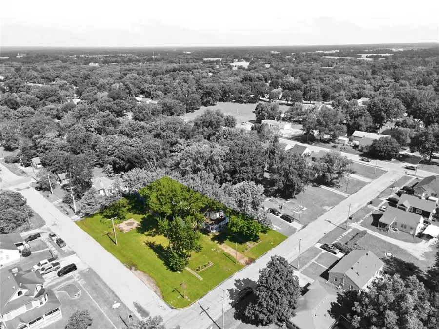 413-415 S Orchard Street, Clinton, MO 64735 - #2