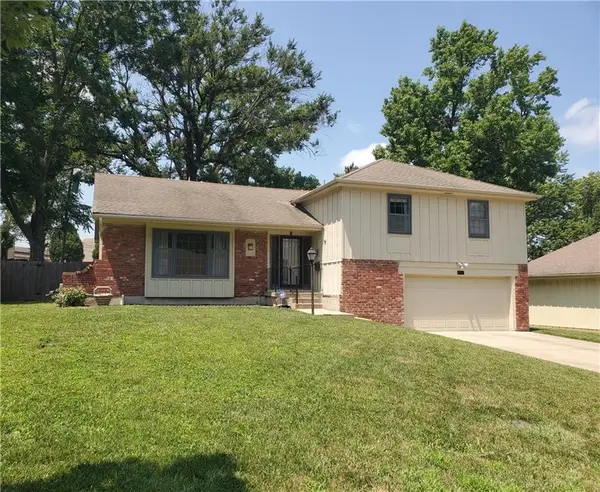 8706 Mackey Street, Overland Park, KS 66212
