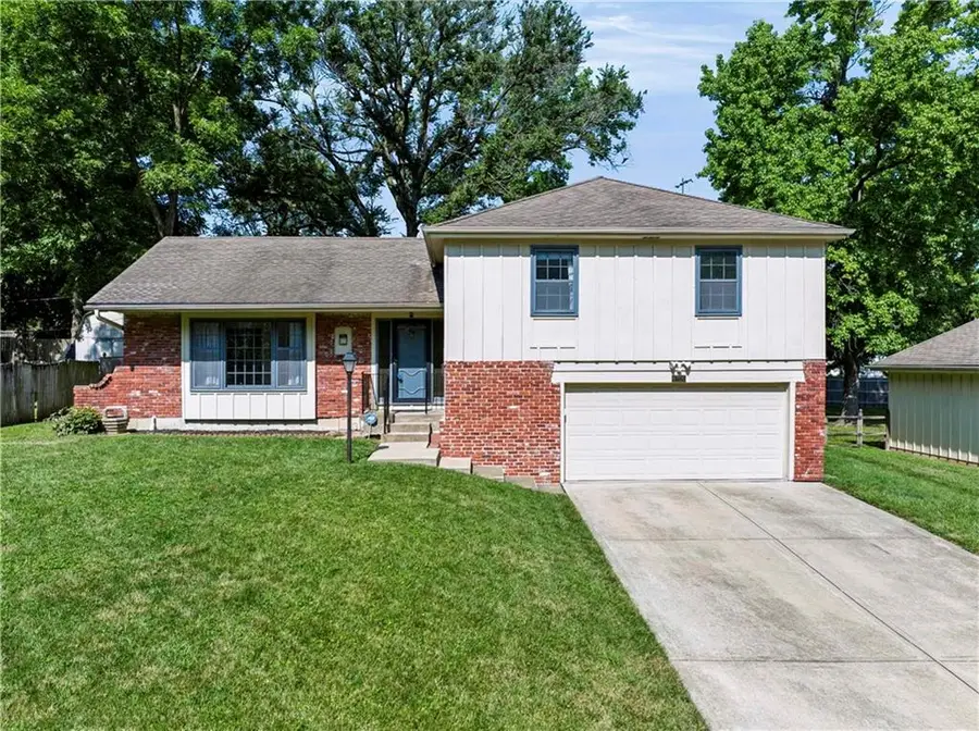 8706 Mackey Street, Overland Park, KS 66212 - #2