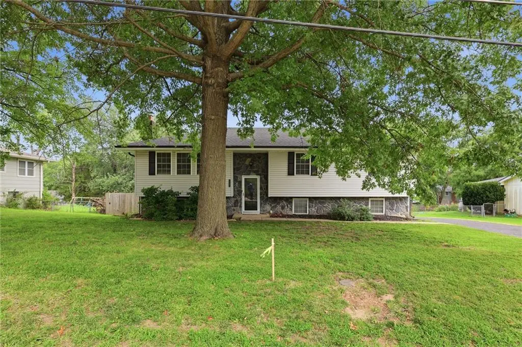1207 S 104 Street, Edwardsville, KS 66111 - #1
