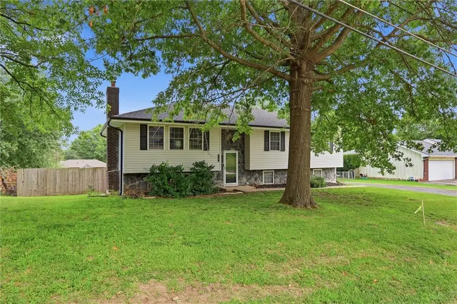 1207 S 104 Street, Edwardsville, KS 66111 - #3