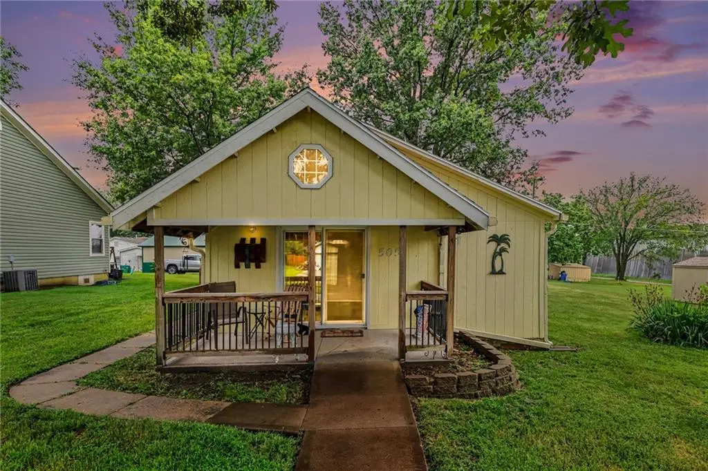 505 W Shawnee Street, Paola, KS 66071 - #1
