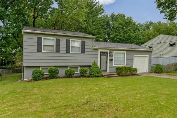 9934 England Drive, Overland Park, KS 66212