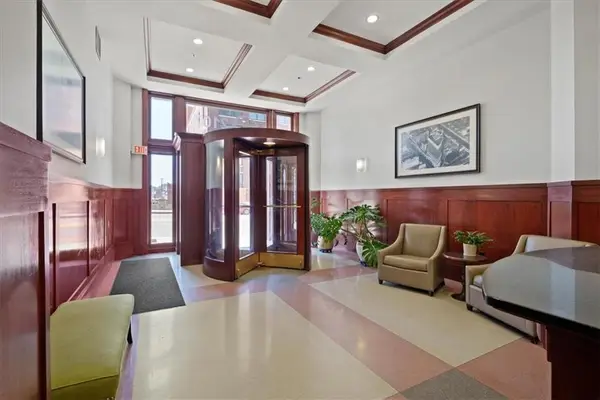 2107 Grand Boulevard #909, Kansas City, MO 64108