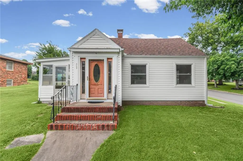 302 W 1st Street, Carrollton, MO 64633 - #1