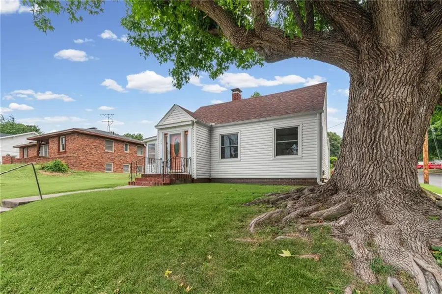 302 W 1st Street, Carrollton, MO 64633 - #2
