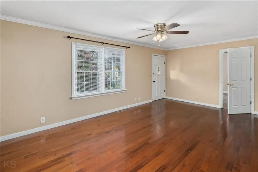304 E Mason Street, La Monte, MO 65337 - #2
