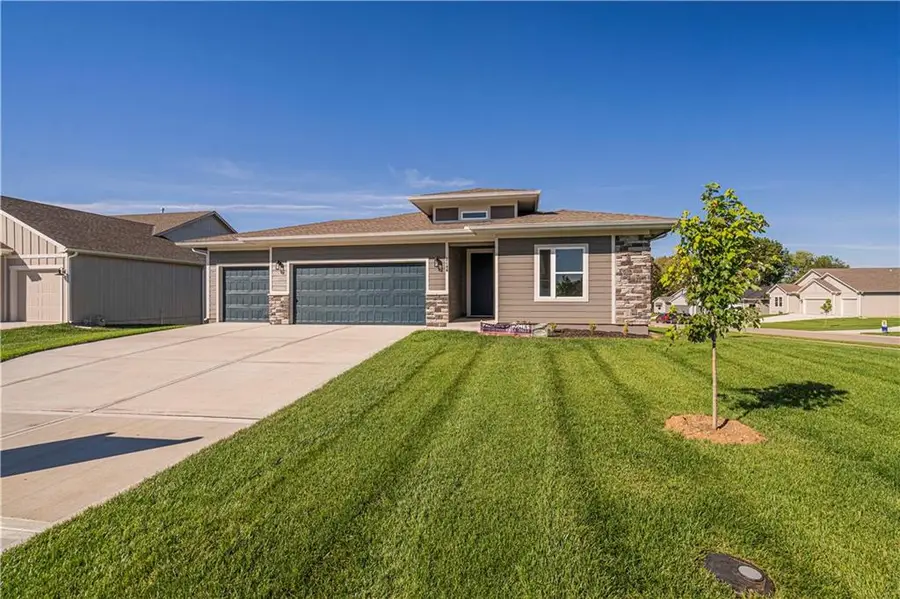 1817 Woodward Circle, Raymore, MO 64083 - #3