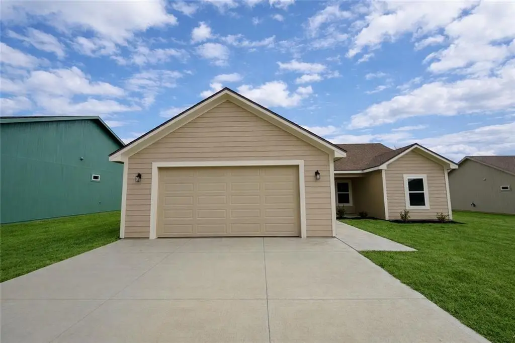 1309 NE White Oaks Lane, Oak Grove, MO 64075 - #1
