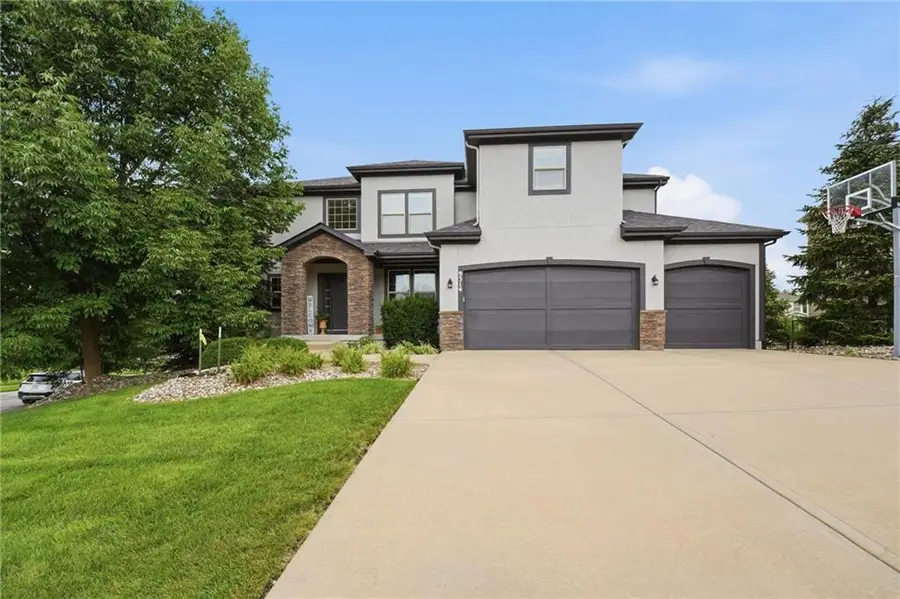 9314 W 163rd Terrace, Overland Park, KS 66085 - #2