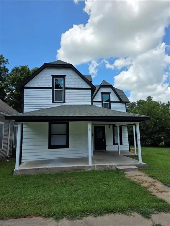 315 W 3rd Avenue, Garnett, KS 66032 - #2