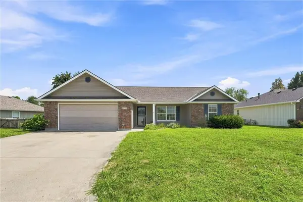 413 Graystone Drive, Grain Valley, MO 64029