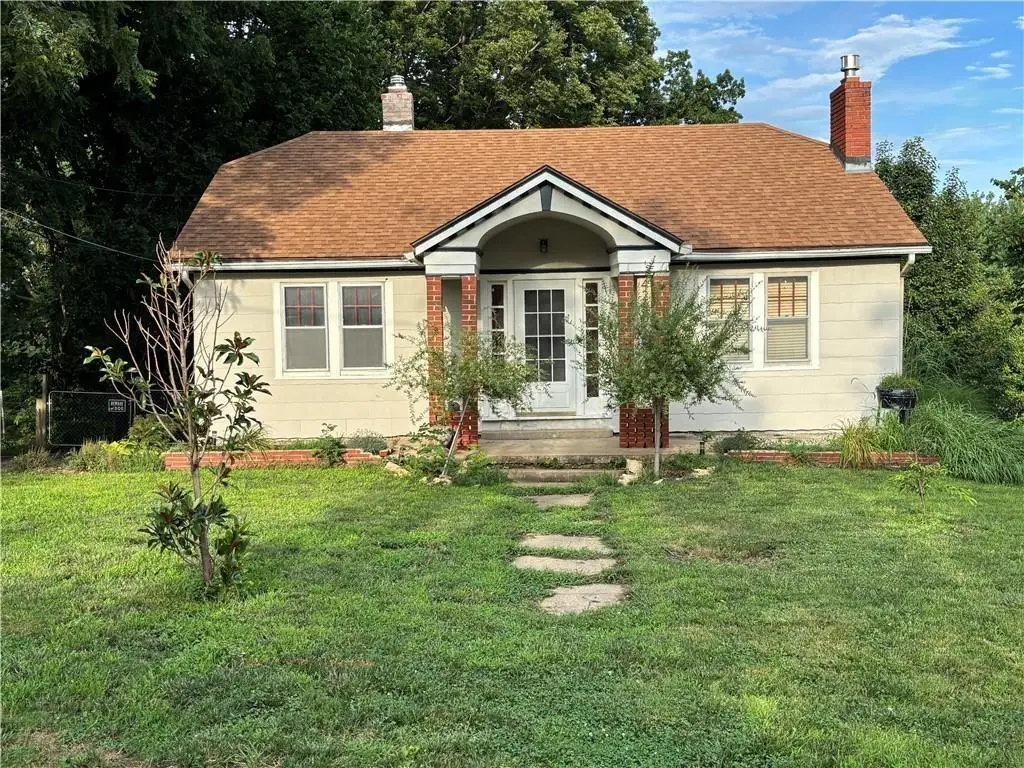 4205 N Kansas Avenue, Kansas City, MO 64117 - #1