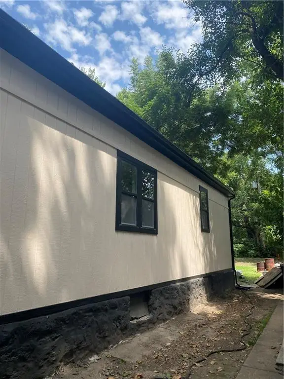3222 E 11th Street, Kansas City, MO 64127 - #3