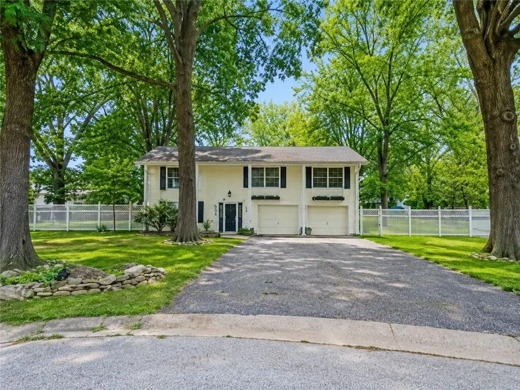 802 10th Street, Louisburg, KS 66053 - #1