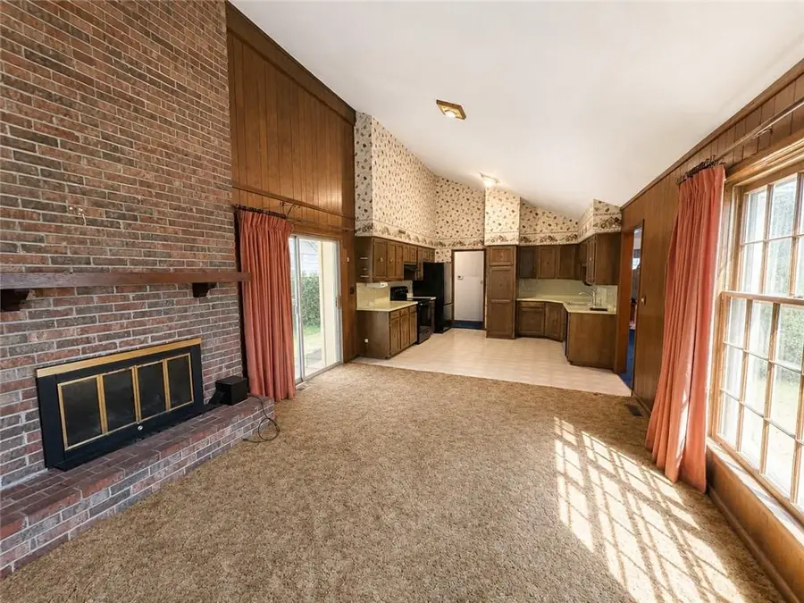 802 10th Street, Louisburg, KS 66053 - #2