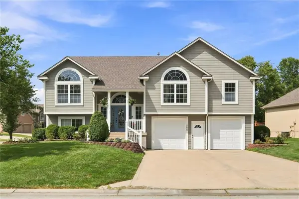 806 SW 34th Terrace, Lee's Summit, MO 64082