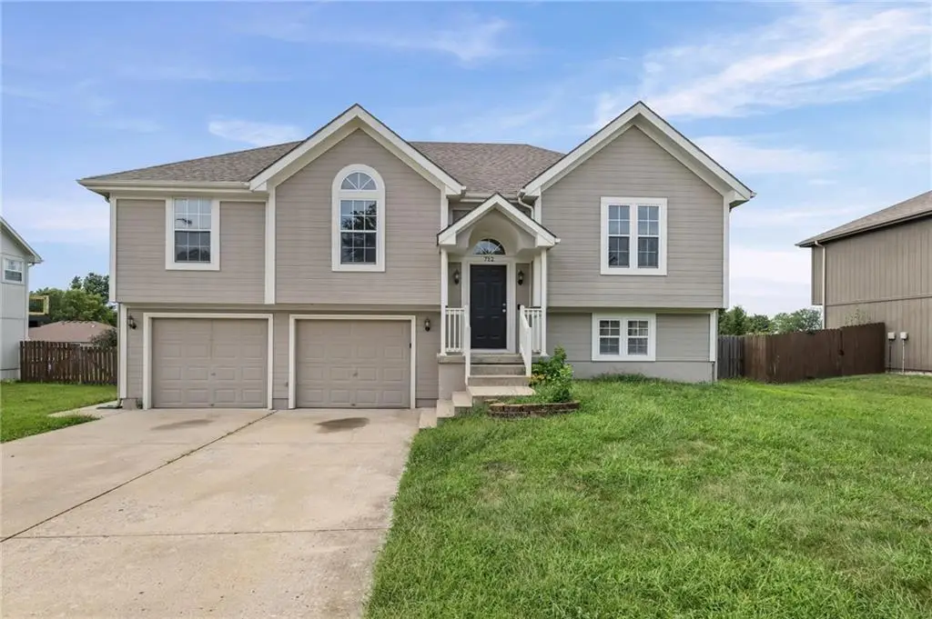 712 S Sunset Lane, Raymore, MO 64083 - #1
