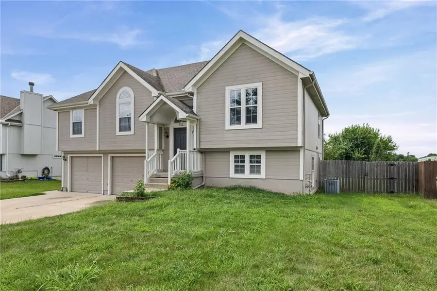 712 S Sunset Lane, Raymore, MO 64083 - #3
