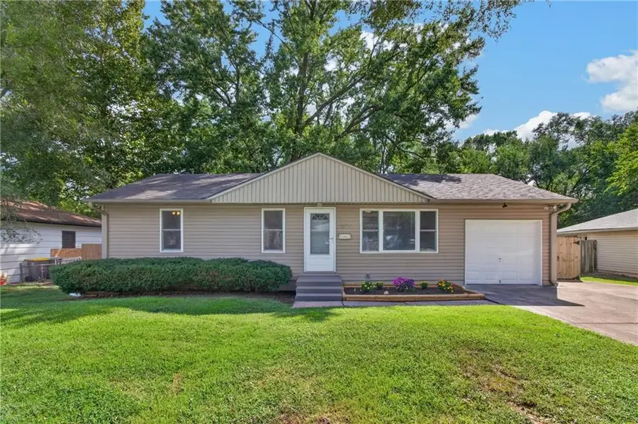8509 E 111th Street, Kansas City, MO 64134 - #2