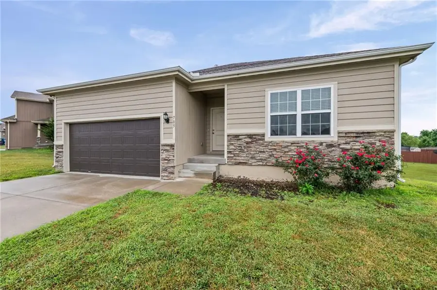 705 NW 111th Terrace, Kansas City, MO 64155 - #3