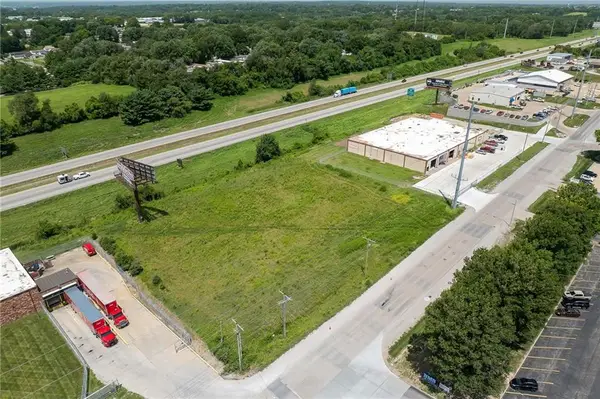 3702 S Leonard Road, St Joseph, MO 64503
