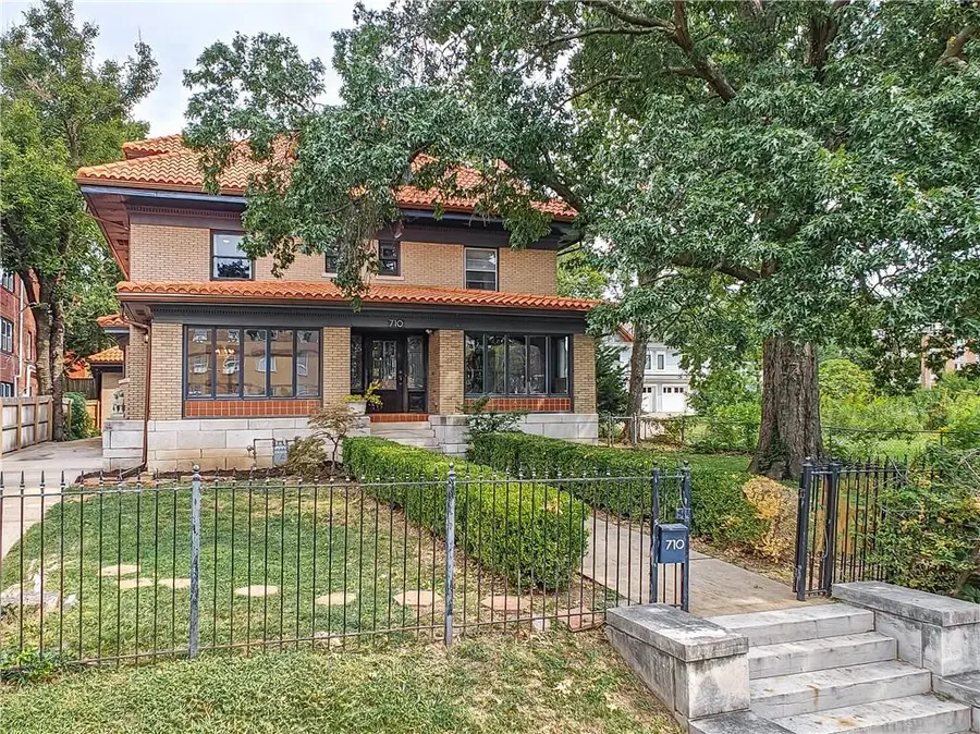 710 E Armour Boulevard, Kansas City, MO 64109 - #2
