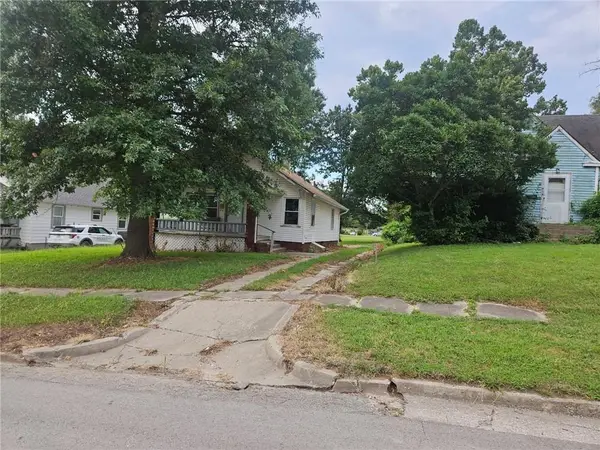 413 W 22nd Street, Higginsville, MO 64037