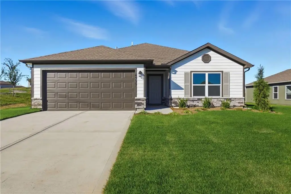 1612 SW 9th Street, Oak Grove, MO 64075 - #1