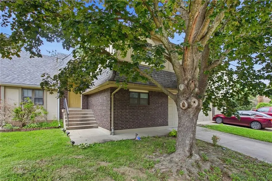 2811 NW 4th Street, Blue Springs, MO 64014 - #2