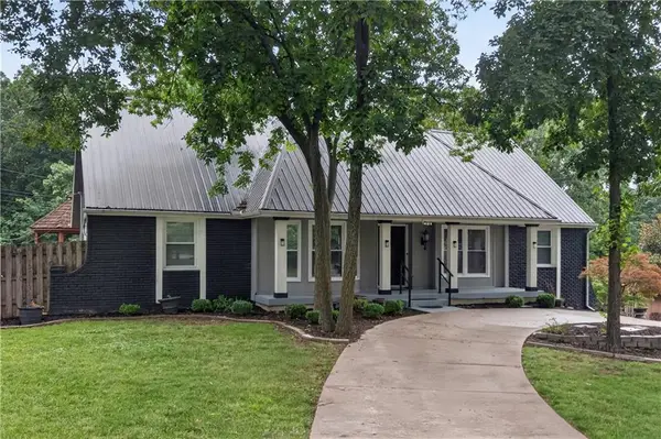 4735 Summit Court, Shawnee, KS 66216