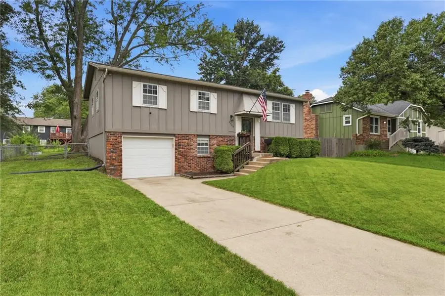 1729 W Normandy Drive, Olathe, KS 66061 - #2