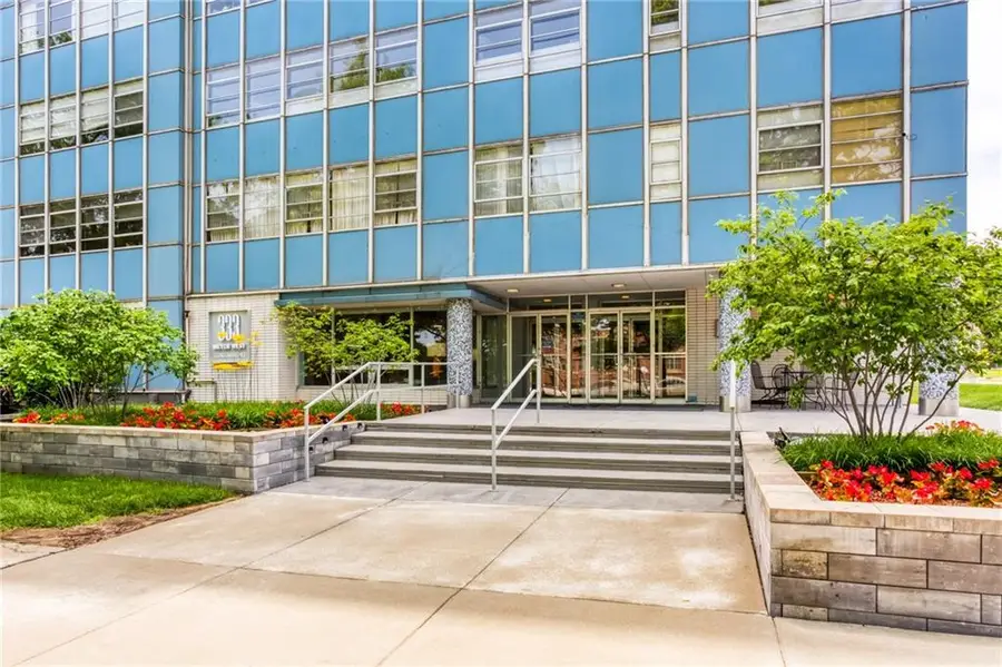 333 W Meyer Boulevard #712, Kansas City, MO 64113 - #3