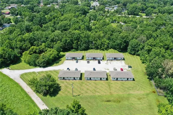 300 Oak Street, Freeman, MO 64746