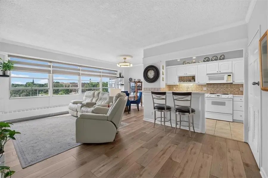 333 W Meyer Boulevard #714, Kansas City, MO 64113 - #3