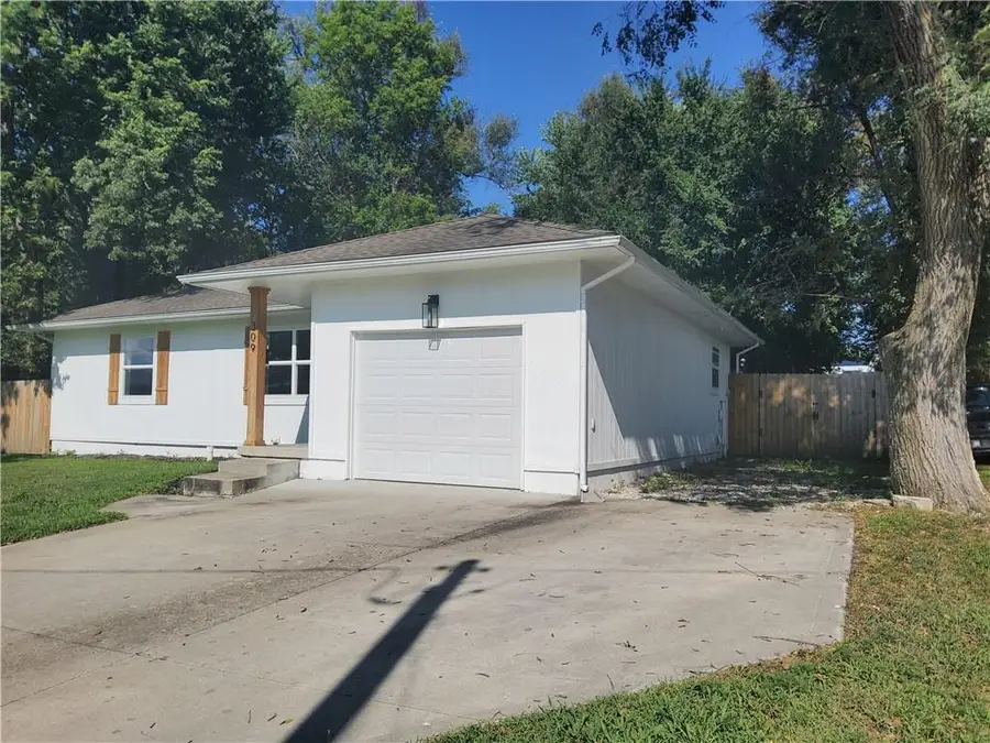 309 Wellington Street, Richmond, MO 64085 - #2