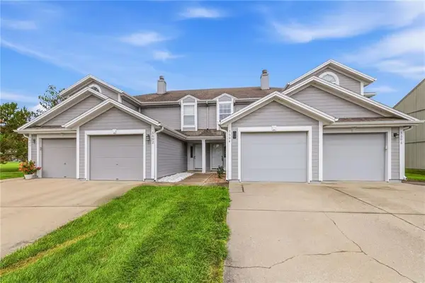 5604 NW Moonlight Meadow Court, Lee's Summit, MO 64064