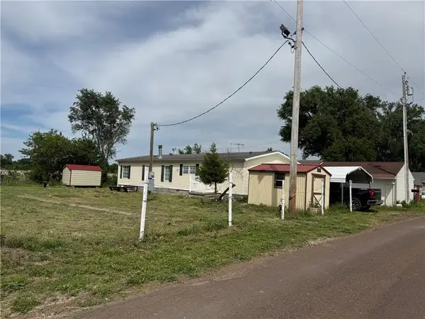 3317 Christie Lane Road, St Joseph, MO 64504