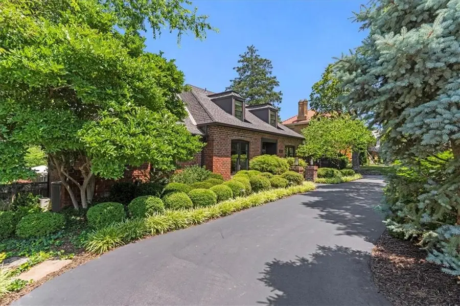 1280 W 59th Street, Kansas City, MO 64113 - #2