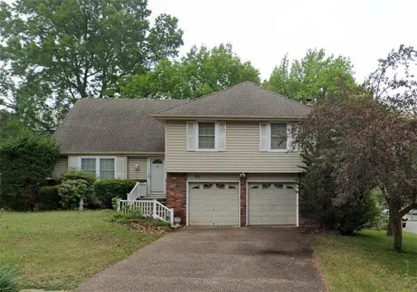 801 E Layton Drive, Olathe, KS 66061