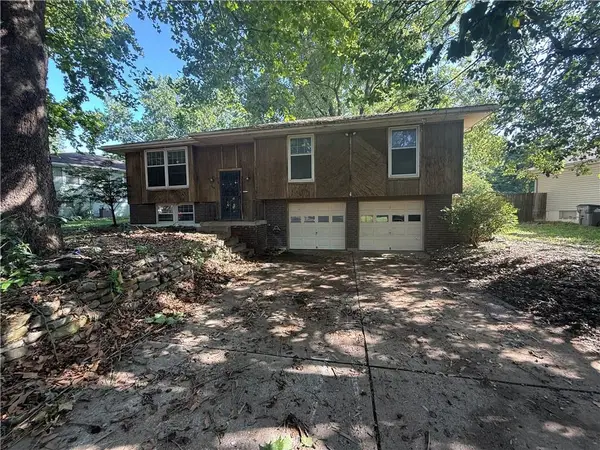 509 SW Westminister Road, Blue Springs, MO 64014