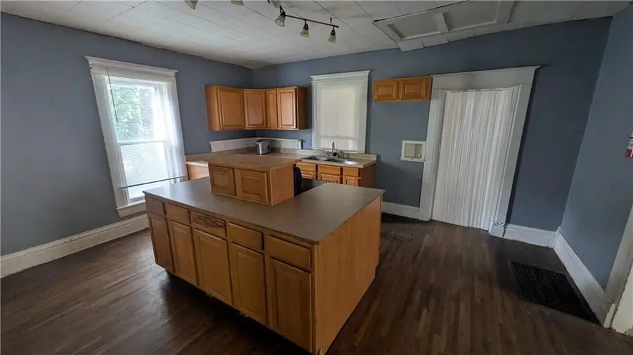 820 Vine Street, Chillicothe, MO 64601 - #3