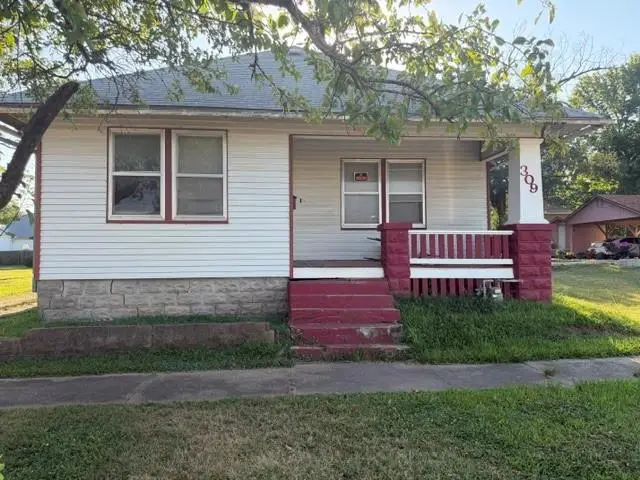 309 S 22nd Street, Parsons, KS 67357 - #1