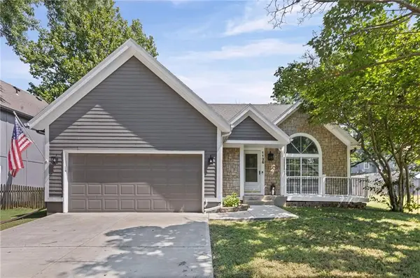 1126 E Charlotte Town Road, Olathe, KS 66061